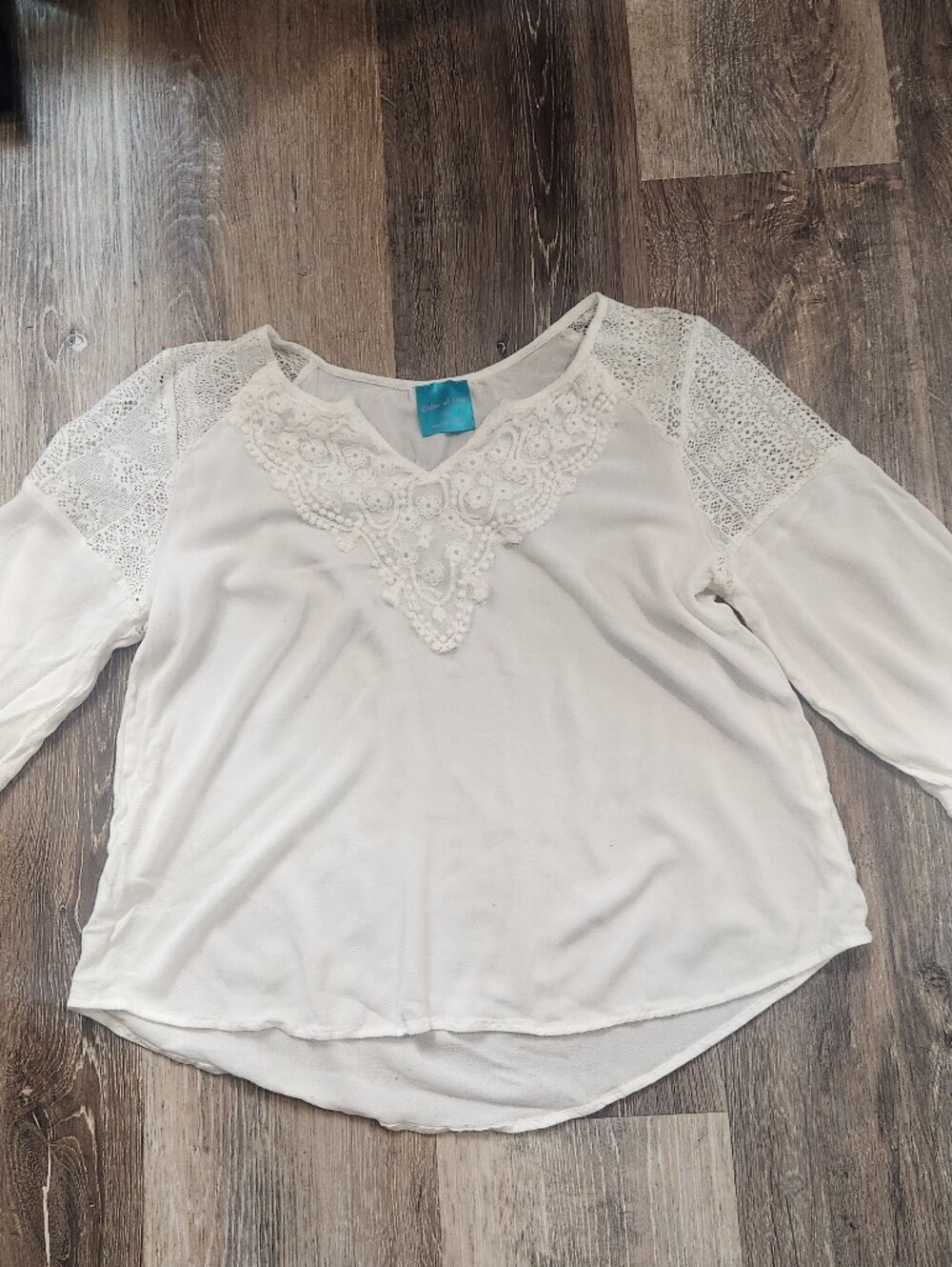 Color Of Love White Crochet Accent V-Neck Blouse Sz Med